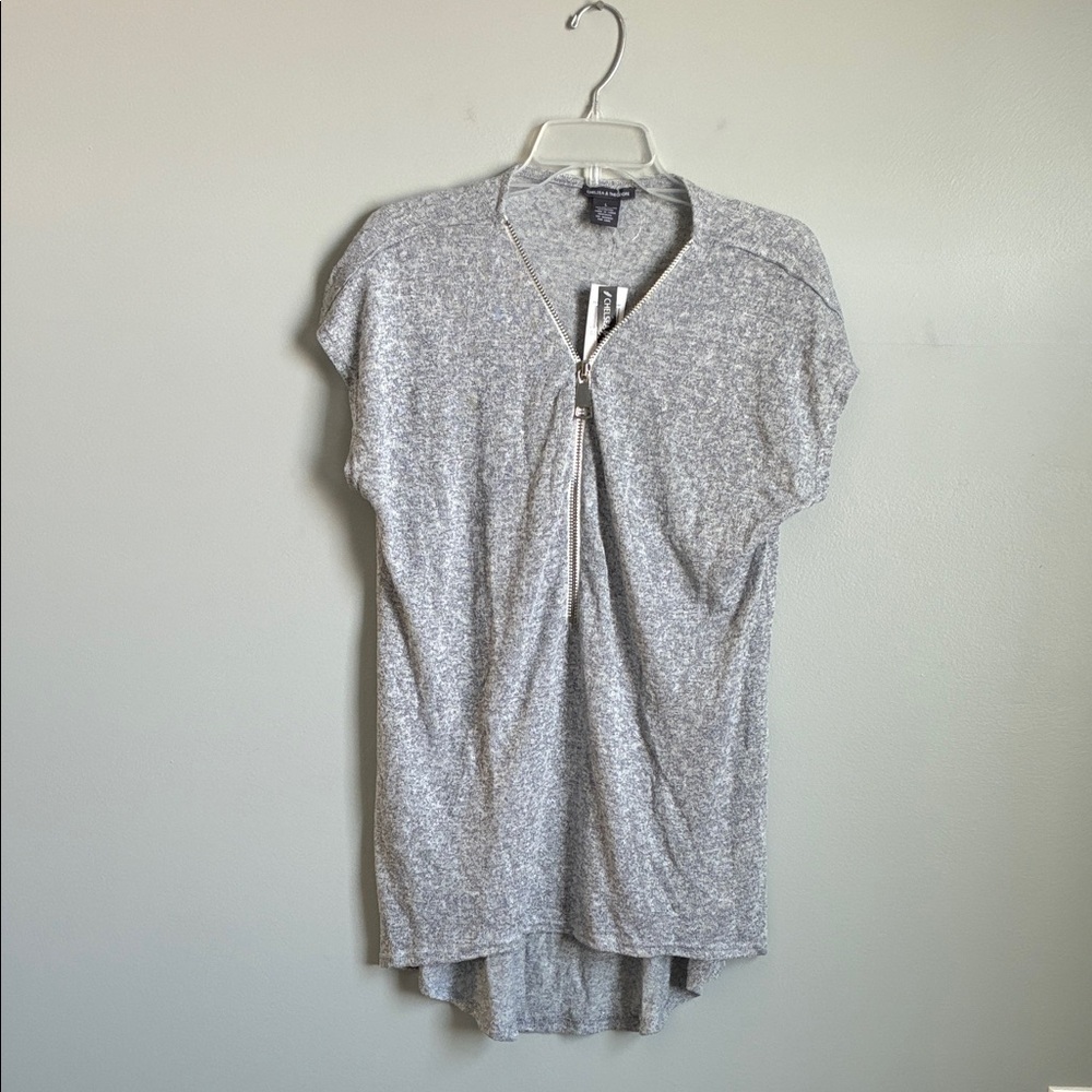 Chelsea & Theodore Heather Gray Short Sleeve Top